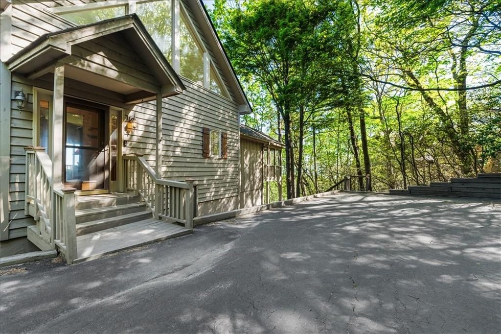 Image 10 of property listing at 117 Falcon Heights Lane, Big Canoe, GA 30134