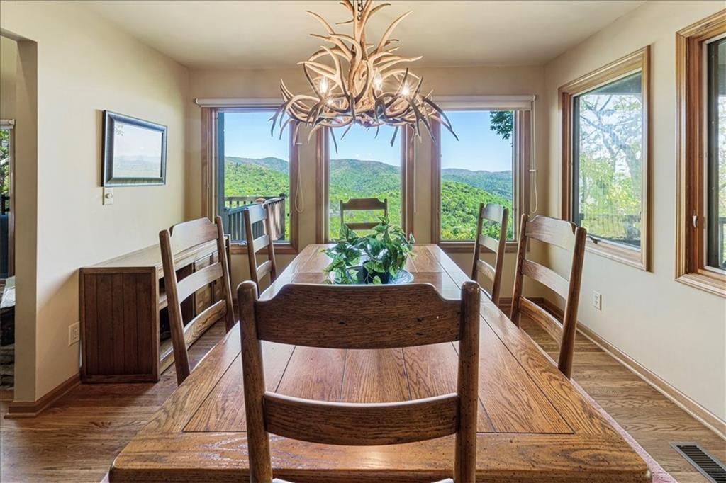 Image 4 of property listing at 117 Falcon Heights Lane, Big Canoe, GA 30134