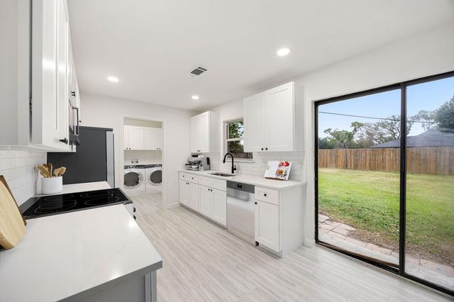 8646 Kempridge Street, Houston, TX 77080