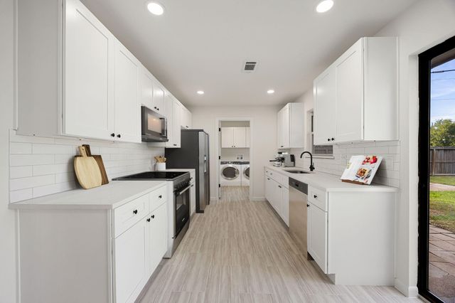 8646 Kempridge Street, Houston, TX 77080