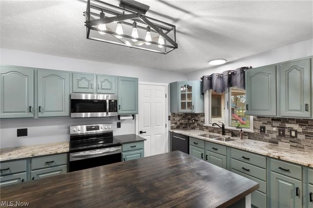 391 Kathleen Drive, Jefferson, OH 44047