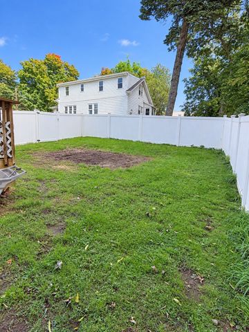 16 Winnipeg St, Worcester, MA 01607