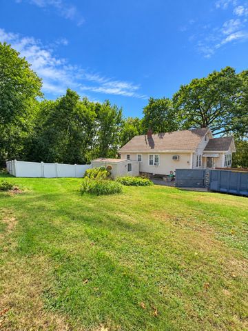 16 Winnipeg St, Worcester, MA 01607