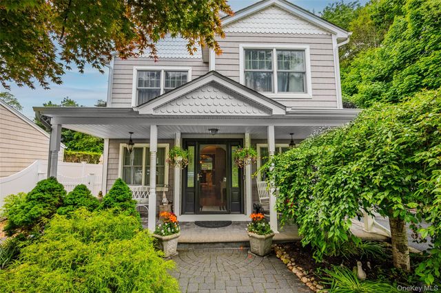 5 Bennett Avenue, Huntington Station, NY 11746