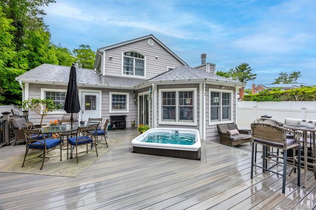 5 Bennett Avenue, Huntington Station, NY 11746