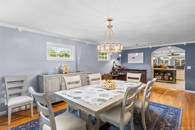 5 Bennett Avenue, Huntington Station, NY 11746