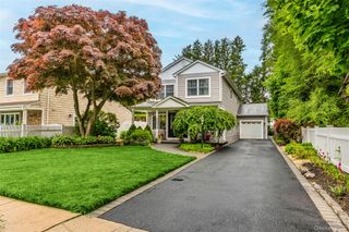 5 Bennett Avenue, Huntington Station, NY 11746