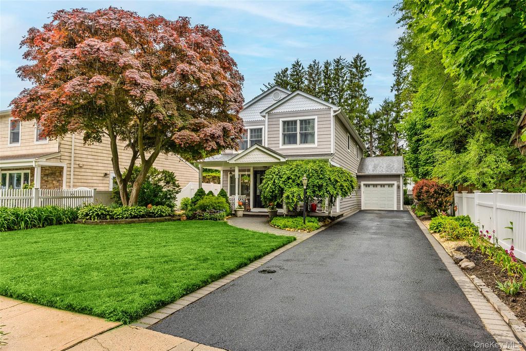 5 Bennett Avenue, Huntington Station, NY 11746