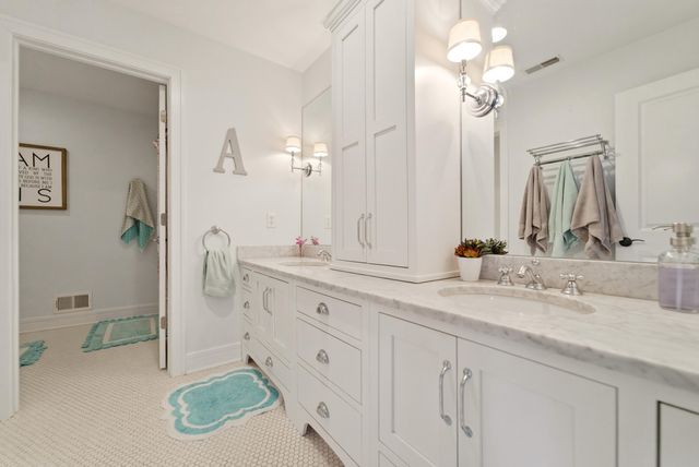 730 Quinlan Court, Crown Point, IN 46307