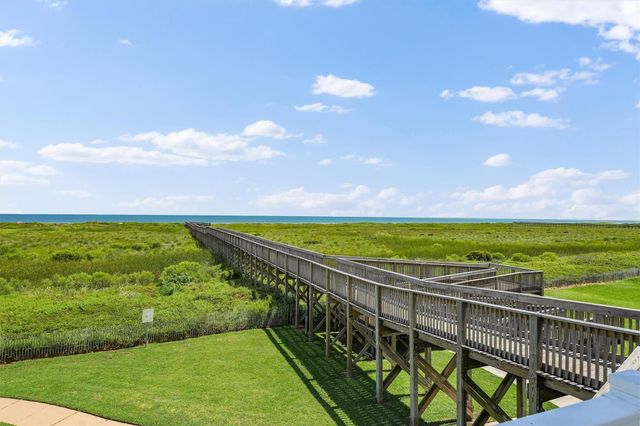 4121 Pointe West Drive 101, Galveston, TX 77554