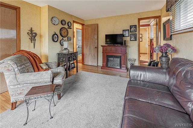 14 Woodbury Drive, Lockport City, NY 14094
