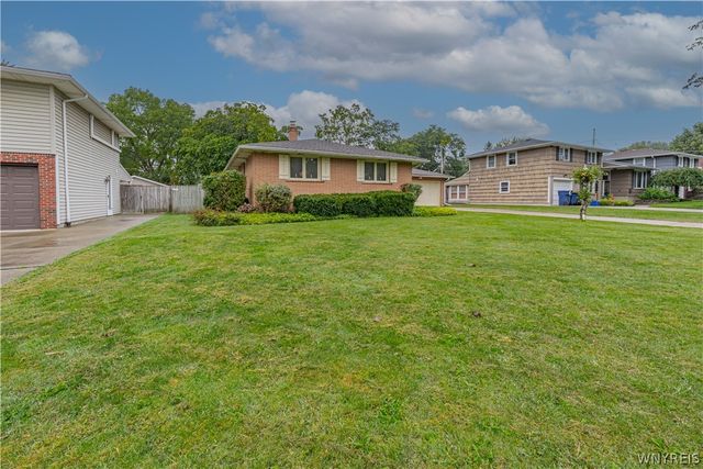 14 Woodbury Drive, Lockport City, NY 14094