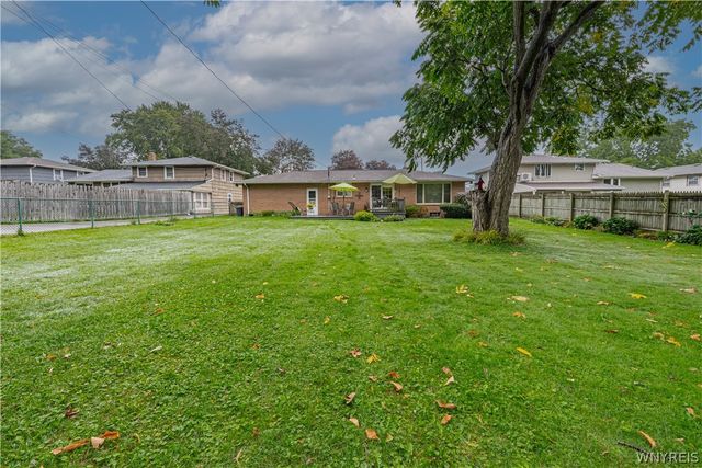 14 Woodbury Drive, Lockport City, NY 14094