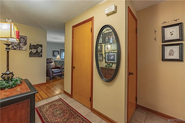 14 Woodbury Drive, Lockport City, NY 14094