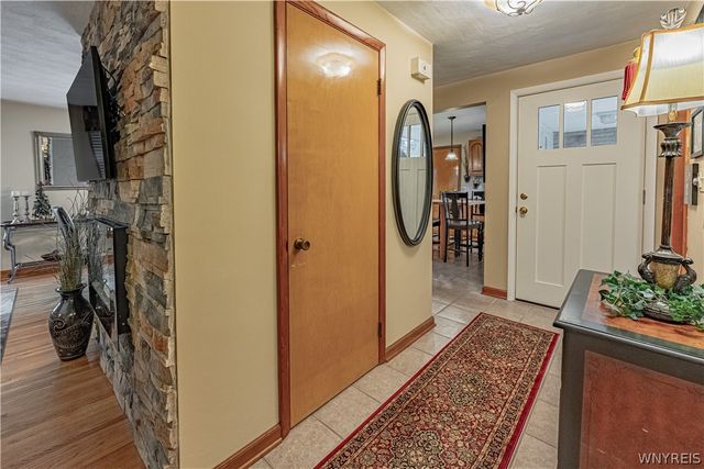 14 Woodbury Drive, Lockport City, NY 14094