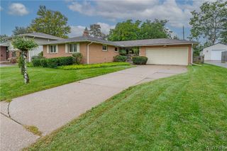 14 Woodbury Drive, Lockport City, NY 14094