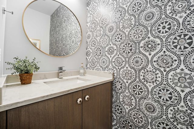 940 N Wolcott Avenue 1, Chicago, IL 60622