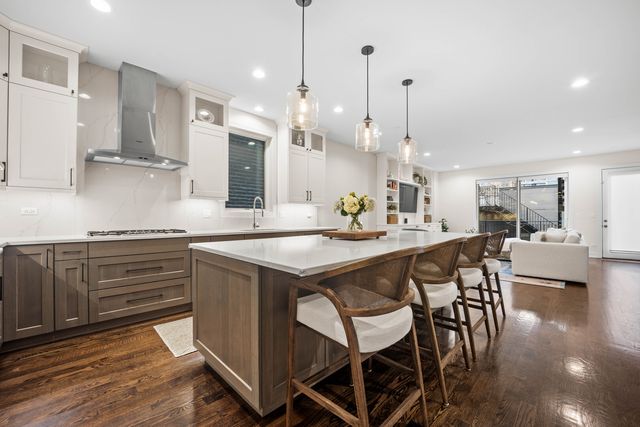 940 N Wolcott Avenue 1, Chicago, IL 60622