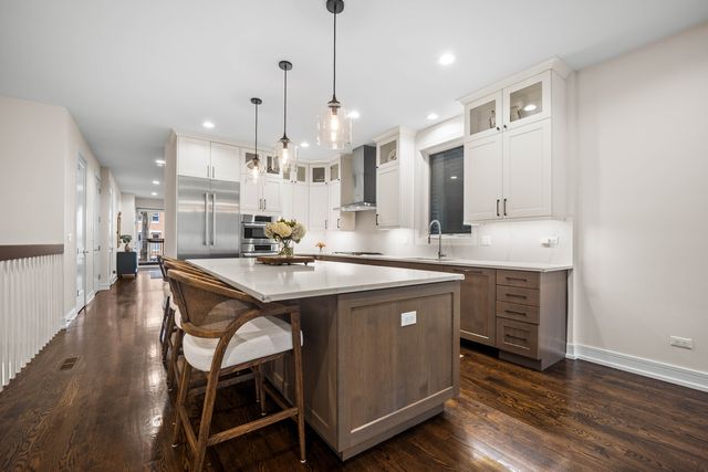 940 N Wolcott Avenue 1, Chicago, IL 60622