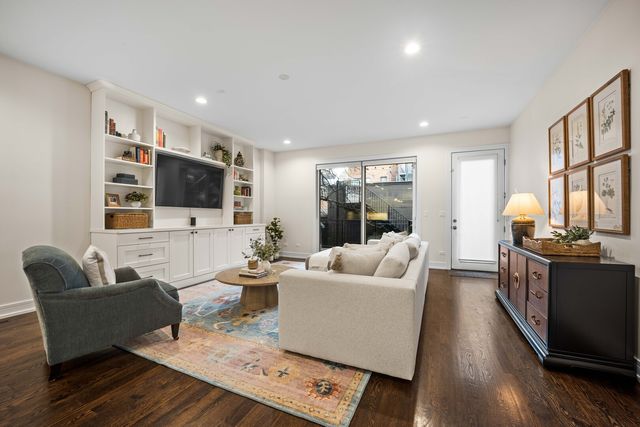 940 N Wolcott Avenue 1, Chicago, IL 60622