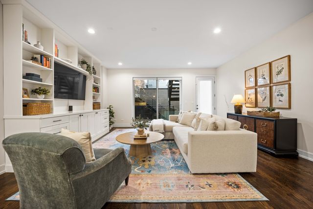 940 N Wolcott Avenue 1, Chicago, IL 60622