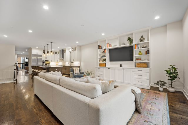 940 N Wolcott Avenue 1, Chicago, IL 60622