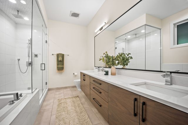 940 N Wolcott Avenue 1, Chicago, IL 60622