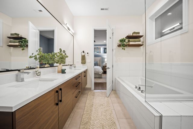 940 N Wolcott Avenue 1, Chicago, IL 60622