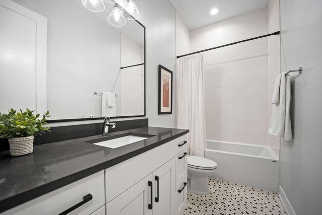 940 N Wolcott Avenue 1, Chicago, IL 60622