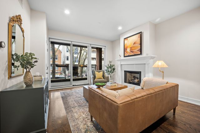 940 N Wolcott Avenue 1, Chicago, IL 60622