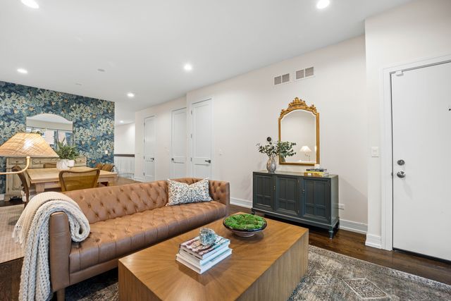 940 N Wolcott Avenue 1, Chicago, IL 60622