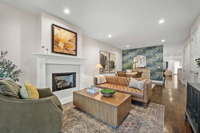 940 N Wolcott Avenue 1, Chicago, IL 60622