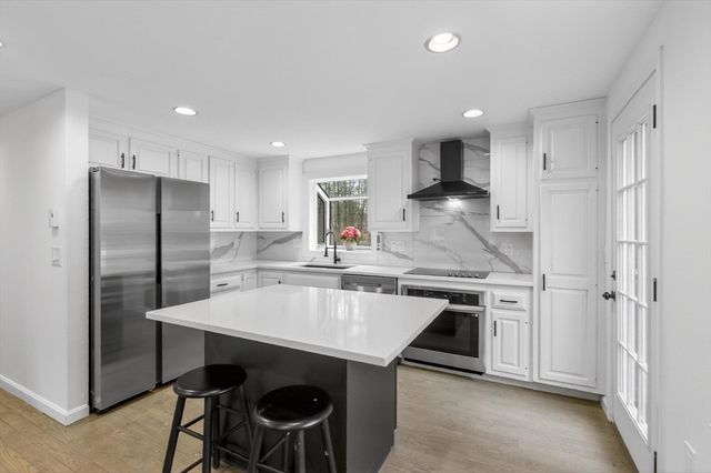 25 King St, Norfolk, MA 02056