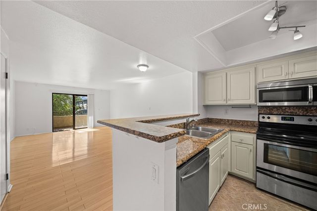 64 N Mar Vista Avenue 103, Pasadena, CA 91106