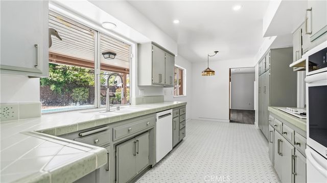 160 Masters, Riverside, CA 92507