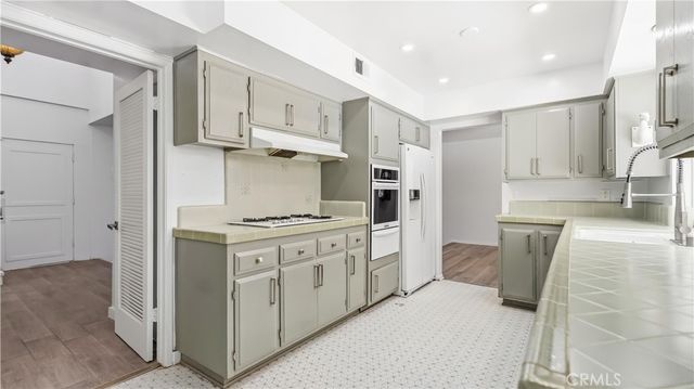 160 Masters, Riverside, CA 92507