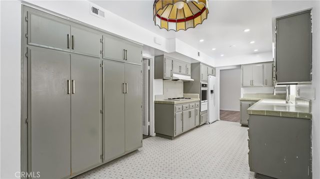 160 Masters, Riverside, CA 92507