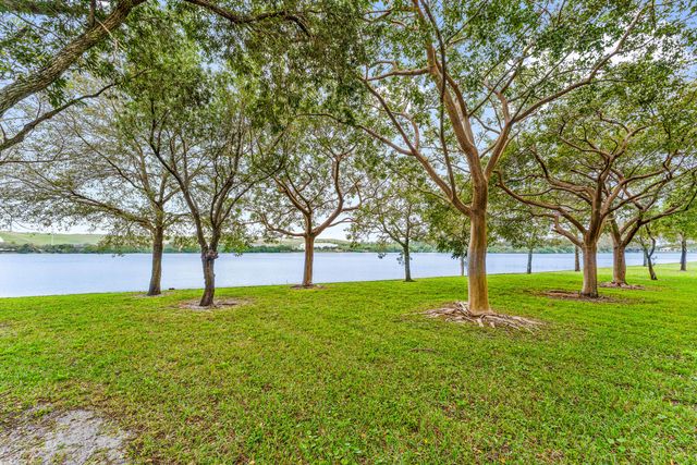 906 Congressional Way 906, Deerfield Beach, FL 33442