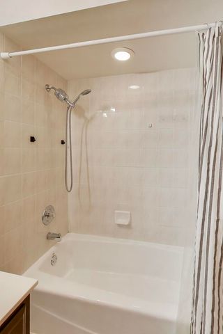 6903 Lexington Court 6903, Tinley Park, IL 60477