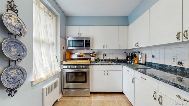 755 Bronx River Road 6C, Bronxville, NY 10708