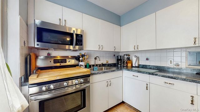 755 Bronx River Road 6C, Bronxville, NY 10708