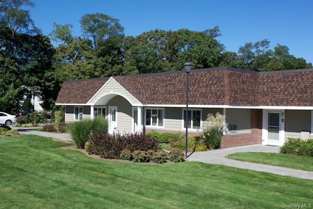 255 E Main Street 11, East Islip, NY 11730