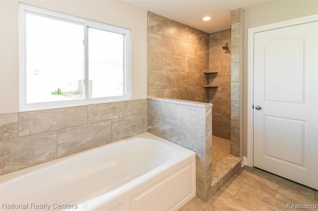 5583 Morgan Lake Drive, Clarkston, MI 48348