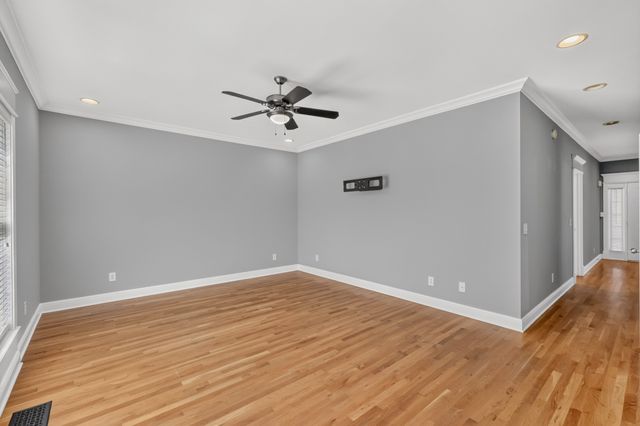 606 Excalibur Ct, Smyrna, TN 37167
