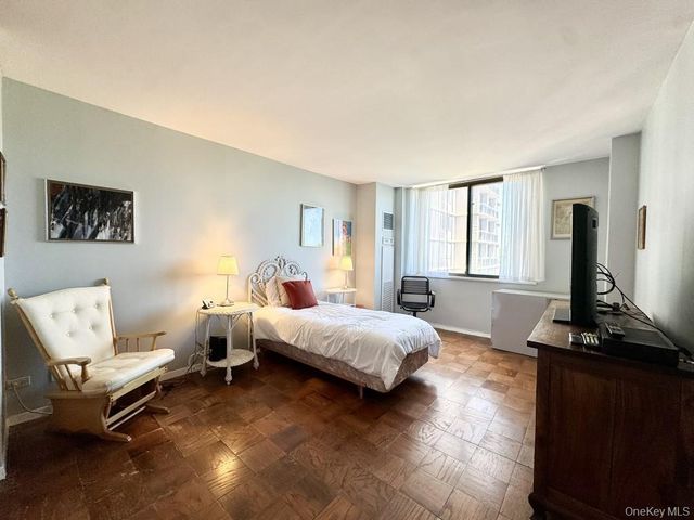 27110 Grand Central Parkway 6Y, Floral Park, NY 11005