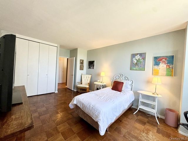 27110 Grand Central Parkway 6Y, Floral Park, NY 11005
