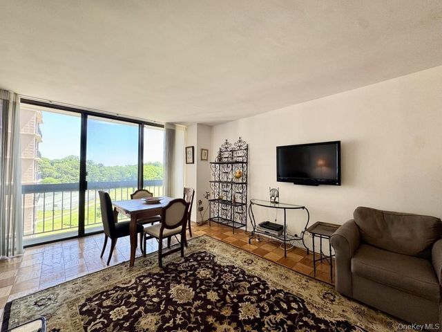 27110 Grand Central Parkway 6Y, Floral Park, NY 11005