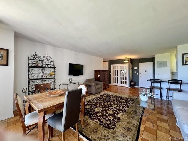 27110 Grand Central Parkway 6Y, Floral Park, NY 11005