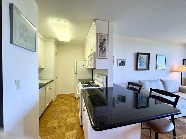 27110 Grand Central Parkway 6Y, Floral Park, NY 11005