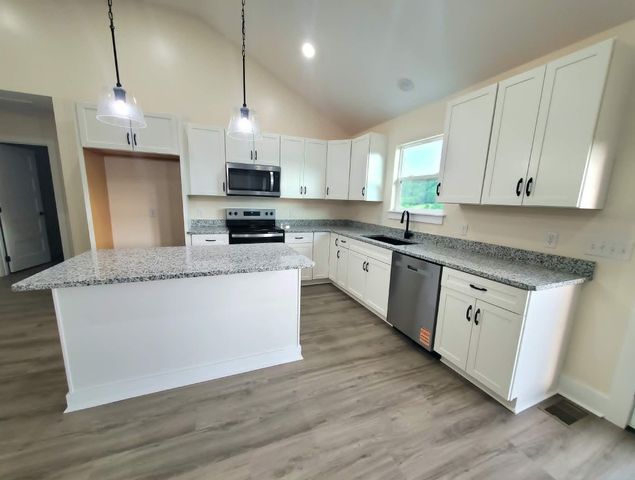 19 Wilkerson Hollow Ln, Brush Creek, TN 38547